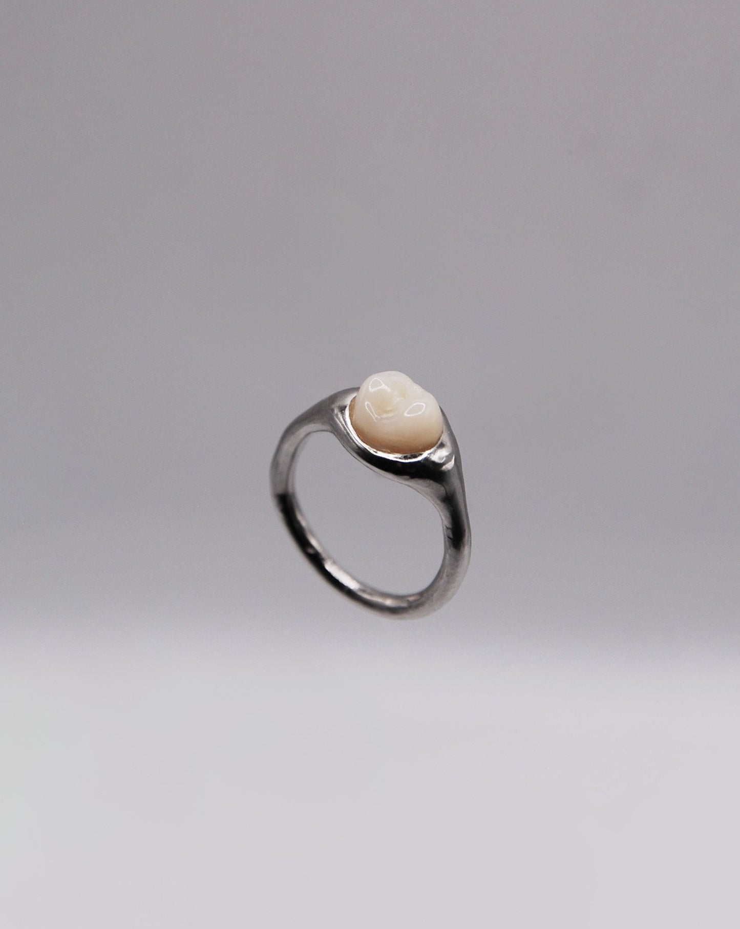 Bague première prémolaire sertie