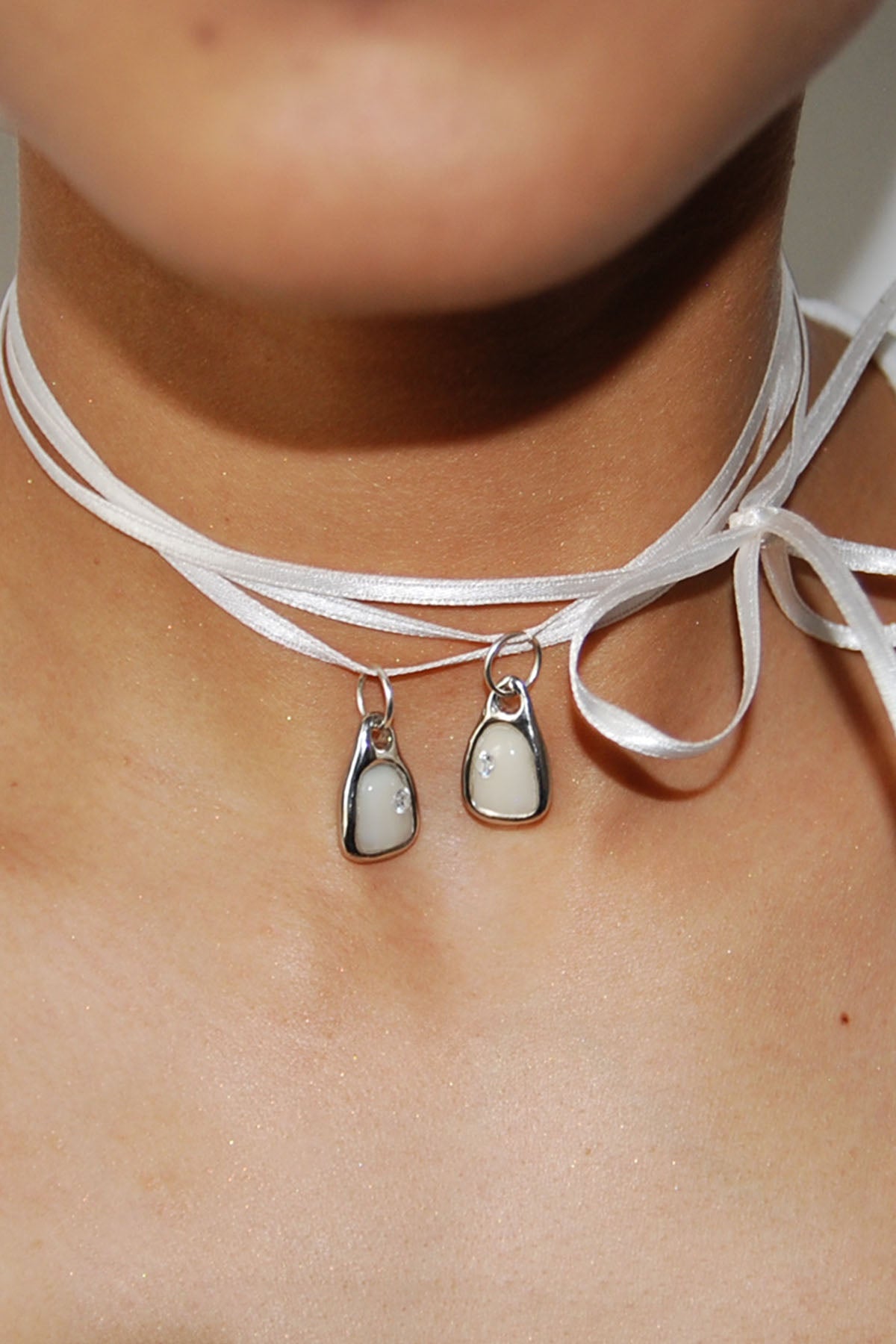 Pendentif Incisives central sertie strass